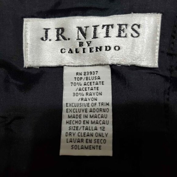 Formal 3 pieces. Size 12. Black velvet halter top. Green skirt and shawl - Picture 2 of 8